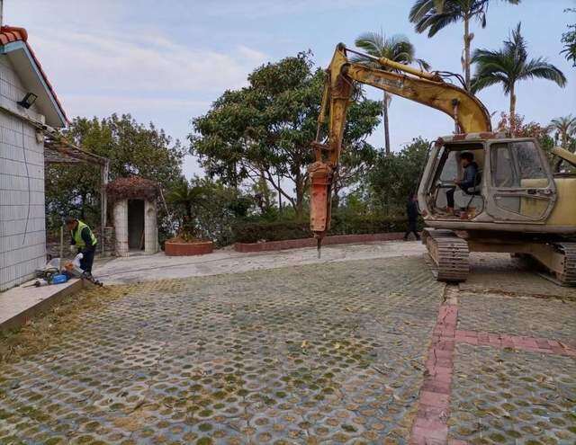 1442214238-20 1442214238-20